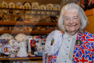 ROYALS -  Royal-Superfan Margaret Tyler zeigt einige der Tausenden von Erinnerungsstücken der britischen Königsfamilie in ihrem Haus
