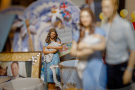 ROYALS -  Royal-Superfan Margaret Tyler zeigt einige der Tausenden von Erinnerungsstücken der britischen Königsfamilie in ihrem Haus