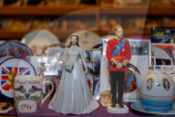 ROYALS -  Royal-Superfan Margaret Tyler zeigt einige der Tausenden von Erinnerungsstücken der britischen Königsfamilie in ihrem Haus