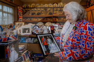 ROYALS -  Royal-Superfan Margaret Tyler zeigt einige der Tausenden von Erinnerungsstücken der britischen Königsfamilie in ihrem Haus