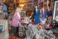 ROYALS -  Royal-Superfan Margaret Tyler zeigt einige der Tausenden von Erinnerungsstücken der britischen Königsfamilie in ihrem Haus