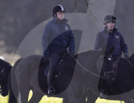 ROYALS - Prinz Andrew reitet durch den Park von Schloss Windsor