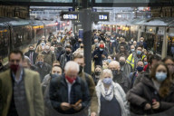 NEWS - Coronavirus: Pendler morgens unterwegs in London