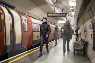 NEWS - Coronavirus: Pendler morgens unterwegs in London