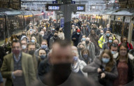NEWS - Coronavirus: Pendler morgens unterwegs in London