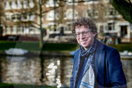 PORTRAIT - Schriftsteller Arnon Gruenberg: Fototermin in Amsterdam