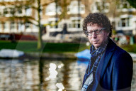 PORTRAIT - Schriftsteller Arnon Gruenberg: Fototermin in Amsterdam