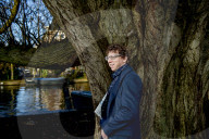 PORTRAIT - Schriftsteller Arnon Gruenberg: Fototermin in Amsterdam