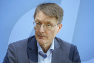 NEWS - Coronavirus: Karl Lauterbach bei einer PK zum Thema Kinderimpfung und Corona