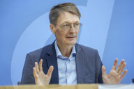 NEWS - Coronavirus: Karl Lauterbach bei einer PK zum Thema Kinderimpfung und Corona