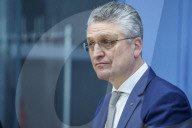 NEWS - Coronavirus: Karl Lauterbach bei einer PK zum Thema Kinderimpfung und Corona