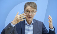 NEWS - Coronavirus: Karl Lauterbach bei einer PK zum Thema Kinderimpfung und Corona