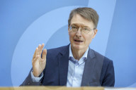 NEWS - Coronavirus: Karl Lauterbach bei einer PK zum Thema Kinderimpfung und Corona