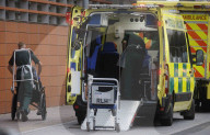 NEWS - Coronavirus: Ein ständiger Strom von Patienten kommt im Royal London Hospital in Whitechapel an