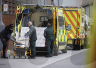 NEWS - Coronavirus: Ein ständiger Strom von Patienten kommt im Royal London Hospital in Whitechapel an