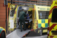 NEWS - Coronavirus: Ein ständiger Strom von Patienten kommt im Royal London Hospital in Whitechapel an