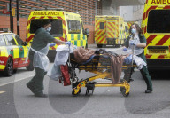 NEWS - Coronavirus: Ein ständiger Strom von Patienten kommt im Royal London Hospital in Whitechapel an