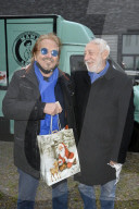 PEOPLE - Frank Zander und Dieter Hallervorden verteilen Essen und Geschenke aus dem Food Truck an Obdachlose
