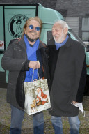 PEOPLE - Frank Zander und Dieter Hallervorden verteilen Essen und Geschenke aus dem Food Truck an Obdachlose