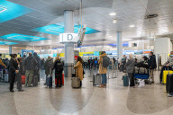 NEWS - Der Flughafen Gatwick ist voll mit Weihnachtsreisenden