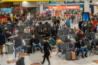 NEWS - Der Flughafen Gatwick ist voll mit Weihnachtsreisenden