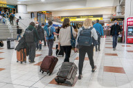NEWS - Der Flughafen Gatwick ist voll mit Weihnachtsreisenden