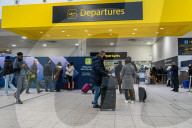 NEWS - Der Flughafen Gatwick ist voll mit Weihnachtsreisenden
