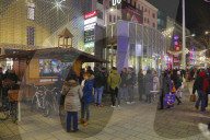 NEWS - Coronavirus: Einkaufen auf der Mariahilferstrasse in Wien