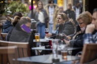 Thousands may go bust amid UK Omicron ‘fear campaign’, says pubs boss