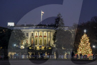 NEWS - Der nationale Weihnachtsbaum  vor dem Weissen Haus in Washington