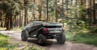 FEATURE - E-Offroader mit ausklappbaren Flügeln mit Solarzellen im Fledermausstil