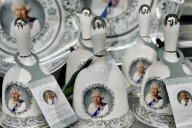 ROYALS - Souvenirs zum 70-Jährigen Thronjubiläum der Queen 2022