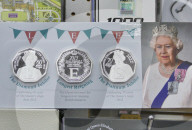 ROYALS - Souvenirs zum 70-Jährigen Thronjubiläum der Queen 2022