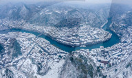 NEWS - China: Schneebedeckte historische Stadt Zhenyuan