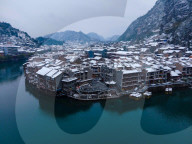NEWS - China: Schneebedeckte historische Stadt Zhenyuan
