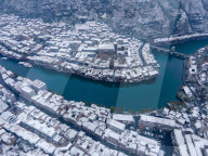 NEWS - China: Schneebedeckte historische Stadt Zhenyuan