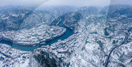 NEWS - China: Schneebedeckte historische Stadt Zhenyuan