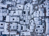 NEWS - China: Schneebedeckte historische Stadt Zhenyuan