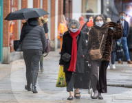 Members of the public brave the rain while shopping London.
