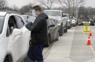 NEWS - Coronavirus:  Covid-Tests in Autos in St. Louis, Missouri