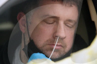NEWS - Coronavirus:  Covid-Tests in Autos in St. Louis, Missouri