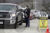 NEWS - Coronavirus:  Covid-Tests in Autos in St. Louis, Missouri