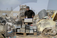 NEWS - Alte Autobatterien und Anderes: Arbeit auf einer Deponie für Sondermüll im südlichen Gazastreifen