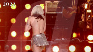 PEOPLE - Miley Cyrus entblösst ihre Brust bei einem Auftritt