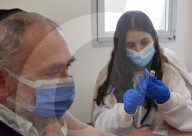 NEWS - Coronavirus: Vierte Impfdosen für über 60-Jährige in Israel