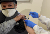 NEWS - Coronavirus: Vierte Impfdosen für über 60-Jährige in Israel