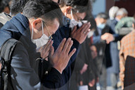 NEWS - Japanische Angestellte beten am ersten Arbeitstag des neuen Jahres