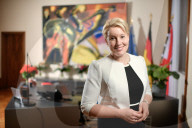 NEWS - Die neue Regierende Bürgermeisterin von Berlin Franziska Giffey in ihrem Büro