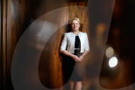 NEWS - Die neue Regierende Bürgermeisterin von Berlin Franziska Giffey in ihrem Büro
