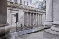 ‘It’s damaging for the City’: post-holiday London streets stay quiet.
Commuter numbers remain a fraction of pre-Covid times as return to work gets under way.